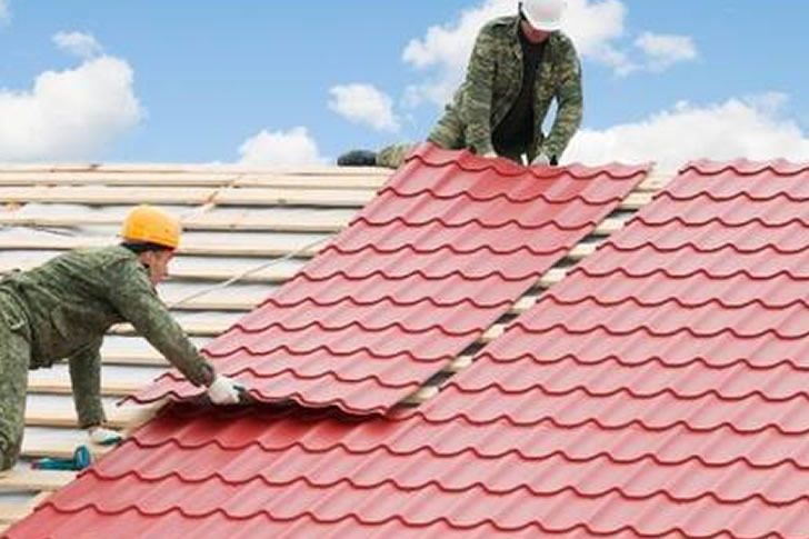 驚愕の修繕費を回避！熱波・静寂・雨が引き起こす屋根ダメージへの賢い対処法