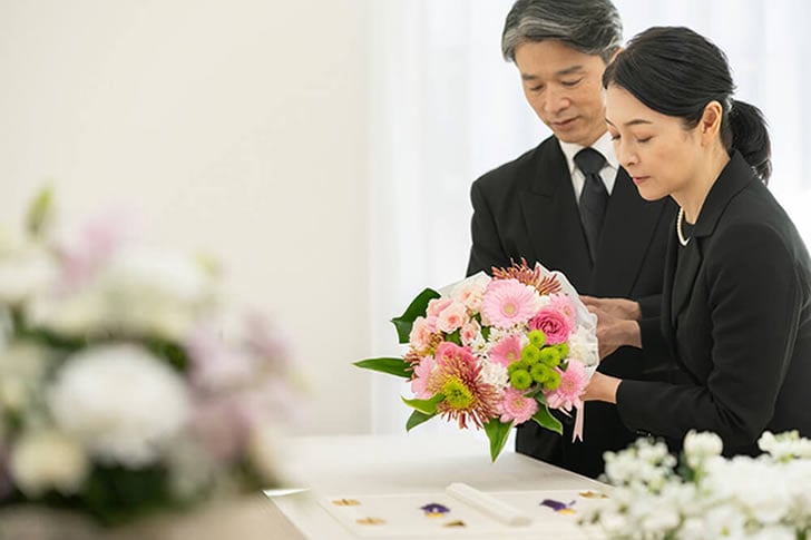 家族葬の選び方：葬儀社とコストを徹底解説