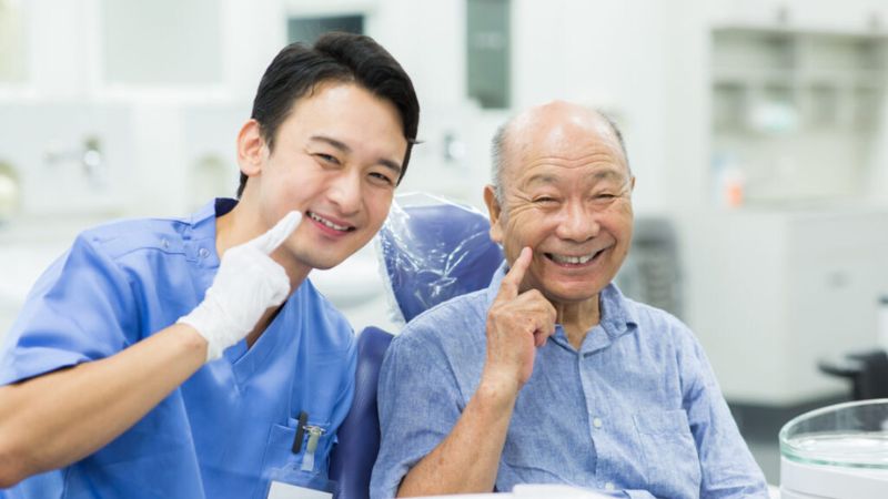 高齢者における歯科インプラント治療のメリットと注意点