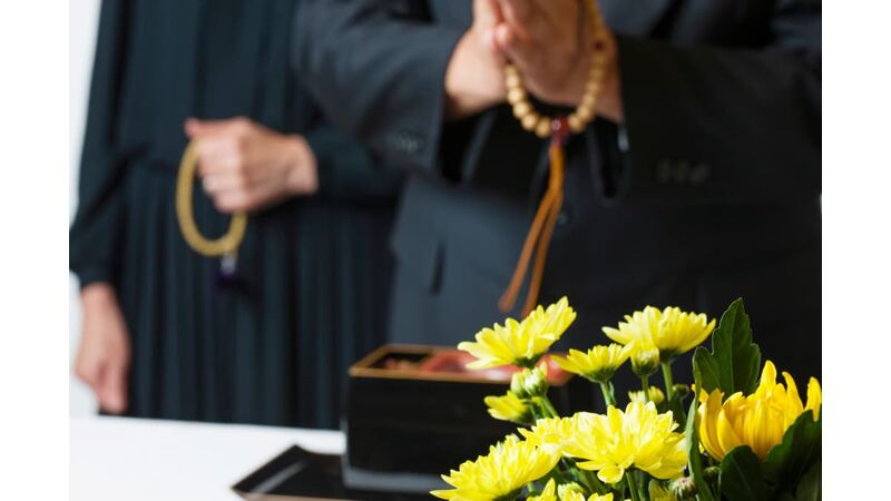 家族葬の驚くべき普及とその膨大な費用に日本が息をのむ